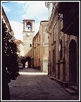 Via Di Dentro e, in fondo, Porta Soprana